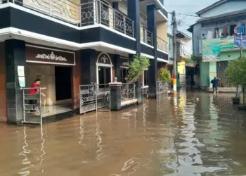 Banjir Landa Petir Cipondoh, Warga Sempat Mengungsi ke RPH