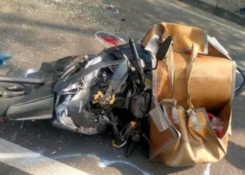 Pohon Berukuran Besar Tumbang di Jalan Daan Mogot Tangerang Timpa Suami-Istri