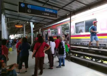 Libur Sekolah Warga di Lebak Pilih Kereta