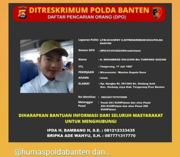 Poster berisikan mantan kades yang masuk daftar pencarian orang disebar Polda Banten. (ISTIMEWA)