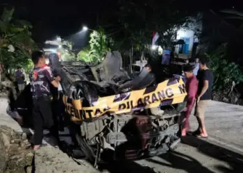 Sebuah mobil rusak parah, akibat laka lantas tunggal di tanjakan Bangangah, Kecamatan Pulosari, Kabupaten Pandeglang, Selasa (6/8/2024). (ISTIMEWA)