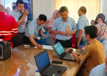 Disdukcapil Kabupaten Serang, lakukan pelayanan Adminduk di perusahaan. (SIDIK/SATELITNEWS.COM)