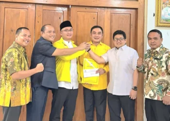 Mad Romli Terima Rekomendasi dari Partai Golkar Untuk Pilkada Kabupaten Tangerang, Diserahkan Andika Hazrumy di Serang