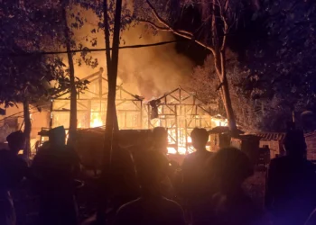 Kobong Santri ludes terbakar, yang diduga akibat korsleting listrik. (ISTIMEWA)