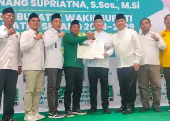 Andika - Nanang, menerima SK Rekomendasi dukungan dari PKB. (ISTIMEWA)