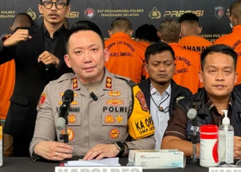 Kapolres Tangsel, AKBP Victor Danil Hendri Inkiriwang saat menggelar konferensi pers di Mapolres Tangsel. (EKO SETIAWAN/SATELITNEWS) 