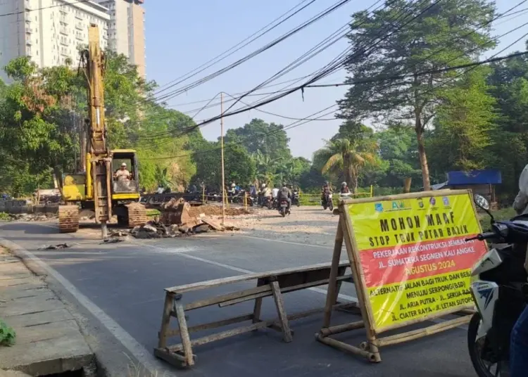 Jembatan Kali Angke di Ciputat Mulai Diperbaiki