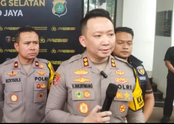 Kapolres Tangsel, AKBP Victor Danil Hendri Inkiriwang saat menggelar konferensi pers di Mapolres Tangsel. (EKO SETIAWAN/SATELITNEWS) 