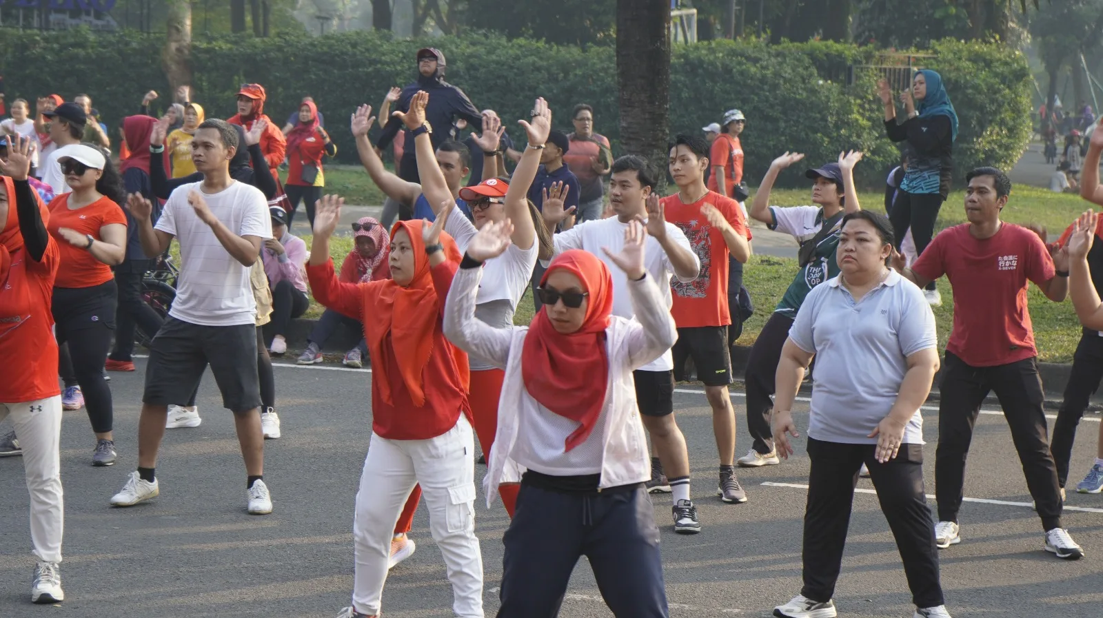 Sehat Bersama di Car Free Day Hotel Santika Premiere Bintaro