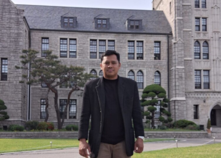 Associate Professor Dr. Agus Sulaeman, M.Pd saat berada di Home base di Hankuk University of Foreign Studies Korea. (DOK PRIBADI)