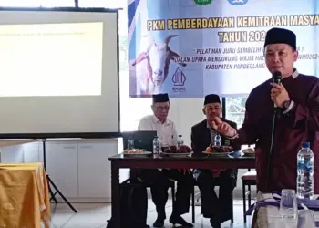 Seorang pemateri, menyampaikan tata cara menyembelih hewan qurban sesuai syariat Islam. (ISTIMEWA)