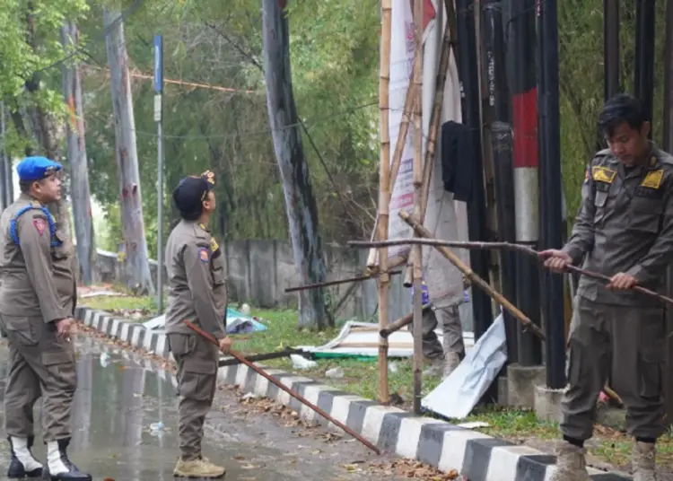 Bawaslu dan Satpol PP Kabupaten Tangerang Tertibkan 2.832 Alat Peraga Sosialisasi