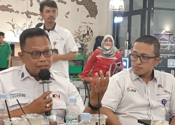 Pengguna KRL di Stasiun Rangkasbitung Gunakan Jalur 5 dan 7