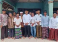 SILATURAHMI: Bakal calon Bupati Tangerang Mad Romli saat bersilaturahmi dengan para tokoh masyarakat dan sesepuh kampung di wilayah Kabupaten Tangerang. (ISTIMEWA)