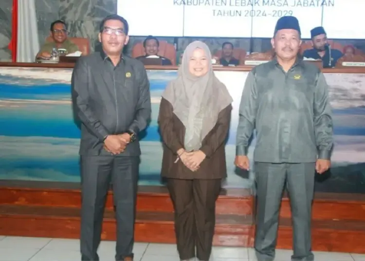 Nama Juwita dan 3 Unsur Pimpinan DPRD Lebak Diparipurnakan