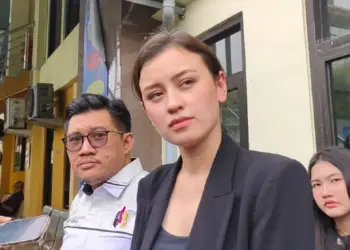 Kimberly Ryder Kesal Sidang Cerai Ditunda