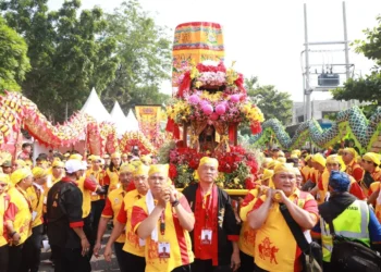 Meriahnya Prosesi 12 Tahunan Gotong Toapekong