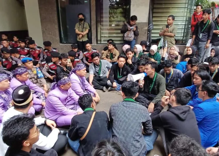 Mahasiswa Geruduk Gedung DPRD Kabupaten Tangerang, Ajukan Empat Aspirasi