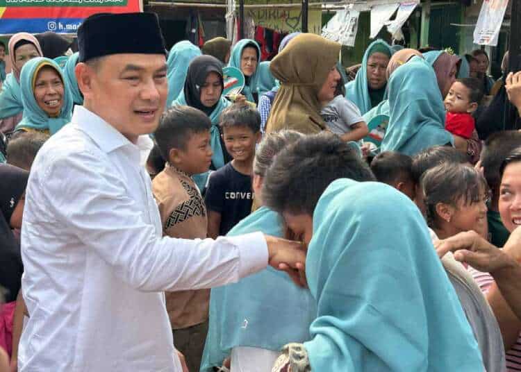 MERAKYAT: Calon Bupati Tangerang Mad Romli dikenal merakyat dan punya banyak program terobosan pro rakyat dan pro kesejahteraan rakyat. (ISTIMEWA)