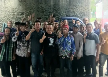 MENDUKUNG: Forum Petani Kabupaten Tangerang saat menyatakan dukungan kepada Mad Romli-Irvansyah Asmat (MAVAN). (ISTIMEWA)