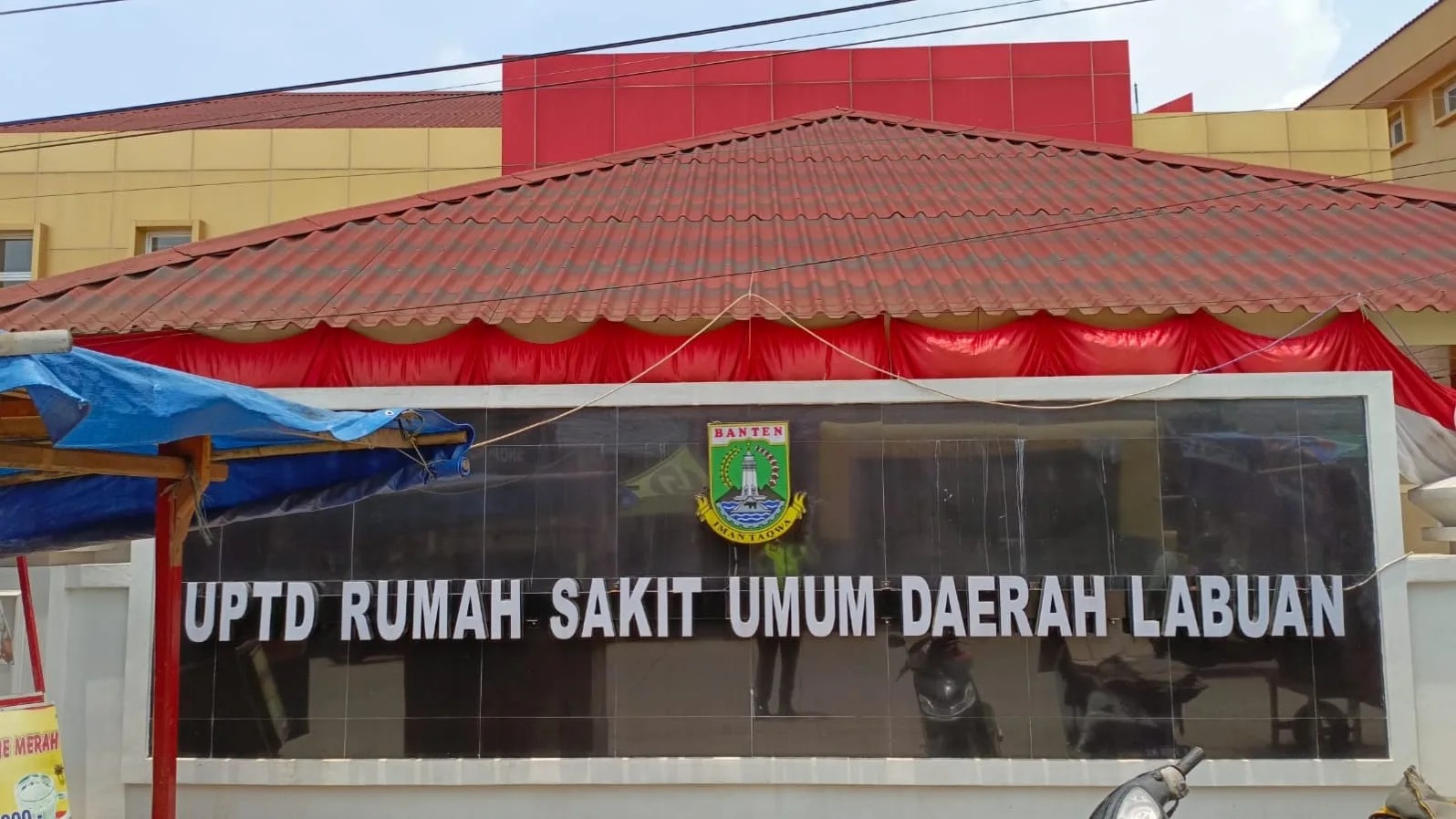 Gedung RSUD Labuan selesai dibangun, akhir tahun 2023 lalu. Hingga saat ini, pihak Dinkes Banten, diduga belum melengkapi AMDAL pembangunan sarana tersebut. (ADIB FAHRIE/SATELITNEWS.COM)