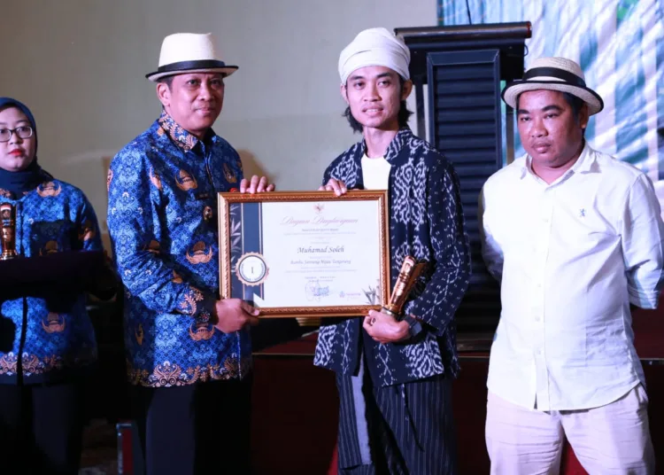 Secara simbolis, Pj Bupati Tangerang, Andi Ony Prihartono membuka Festival Bambu Expo 2024 di Hotel Yasmin, Kelurahan Binong, Kecamatan Curug, Kamis (17/10). (ISTIMEWA)