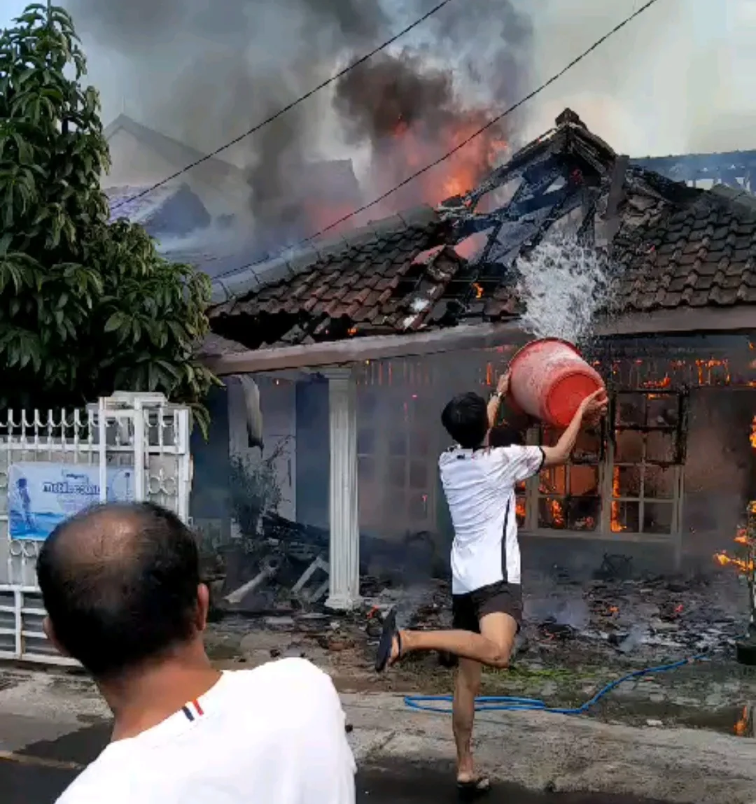 Satu Rumah di Komplek Batan Indah Serpong Ludes Terbakar