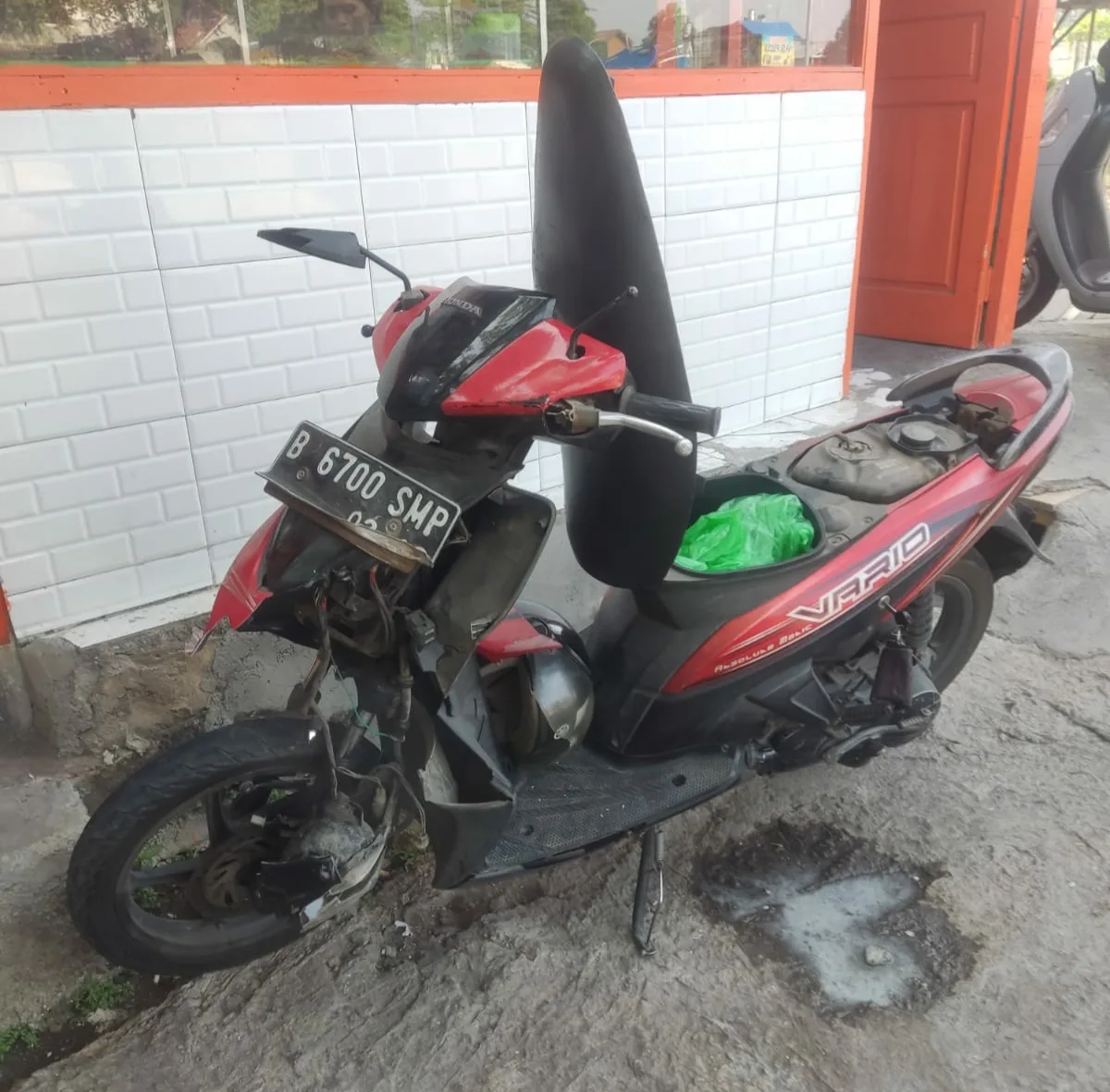 Pemotor Tewas Setelah Menabrak Angkot di Serpong