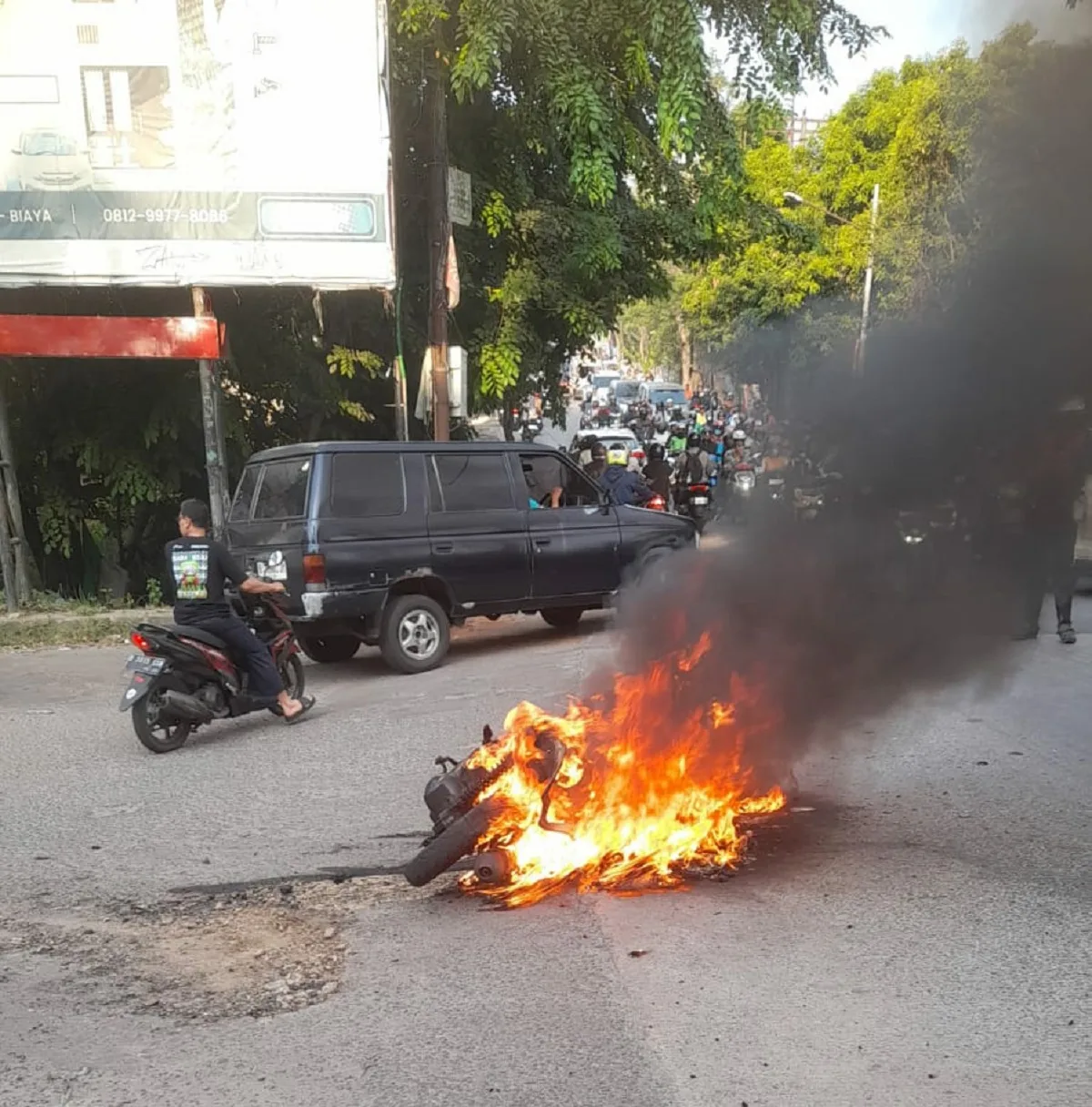 Sepeda Motor Mahasiswi Universitas Pamulang Terbakar