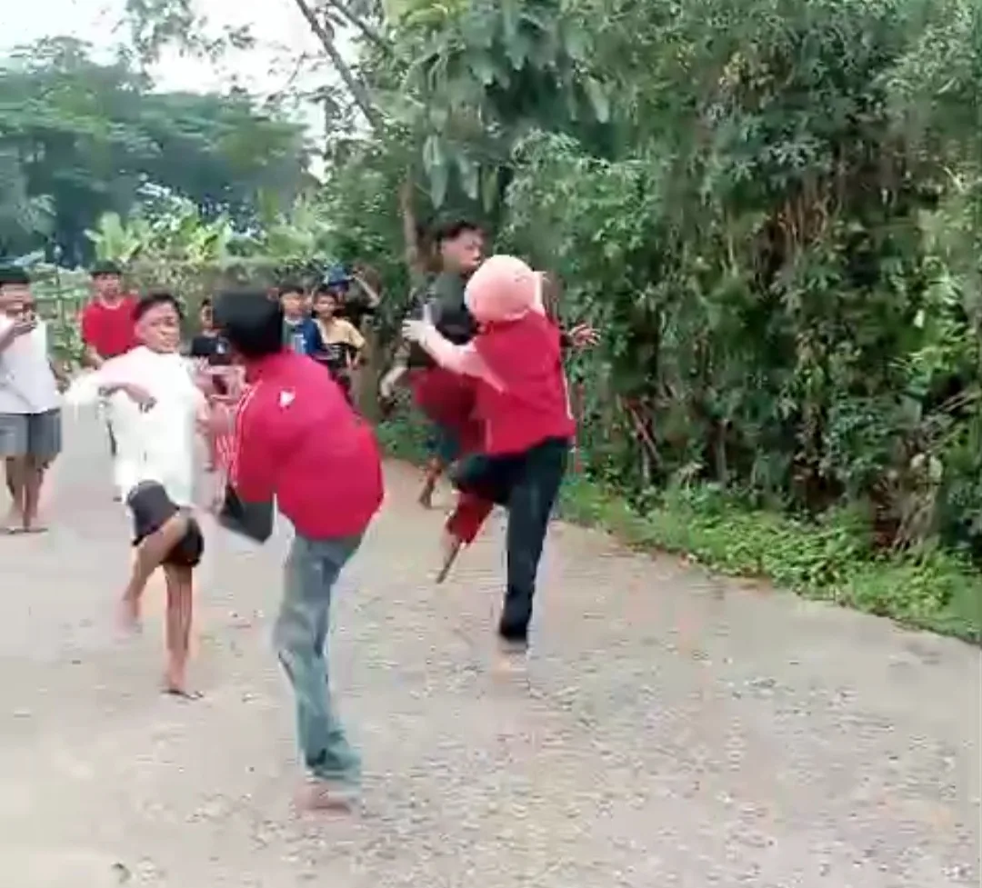 Viral Duel Gladiator Bocah SD di Tangerang Selatan, Disaksikan dan Direkam Temannya