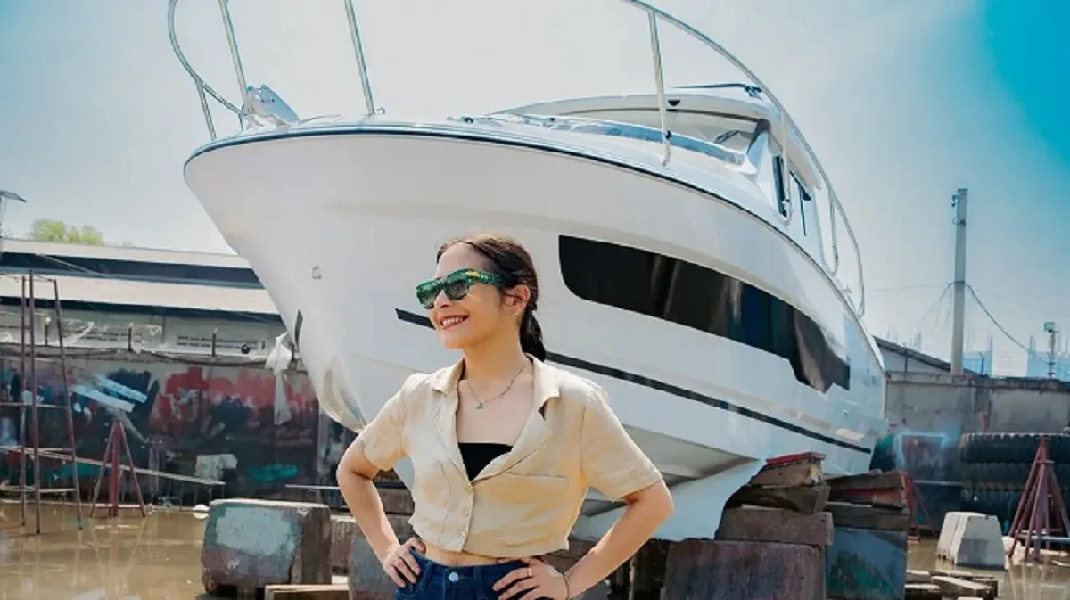 Prilly Latuconsina: Kado Yacht untuk Diri Sendiri