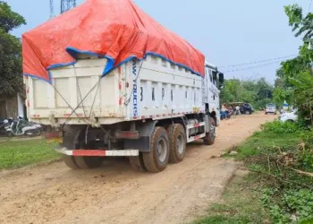 Warga Lebak Keluhkan Dampak Truk Pengangkut Galian Tanah