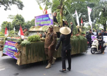 SEMARAK: Karnaval budaya dalam rangka menyemarakan Hari Jadi ke-392 Kabupaten Tangerang meriah, Sabtu (12/10/2024). (ISTIMEWA)