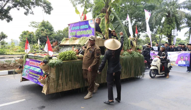 SEMARAK: Karnaval budaya dalam rangka menyemarakan Hari Jadi ke-392 Kabupaten Tangerang meriah, Sabtu (12/10/2024). (ISTIMEWA)