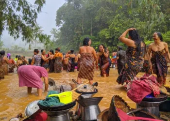 Unik, Ratusan Perempuan Desa di Lebak Ikuti Tradisi Mandi Bareng di Sungai