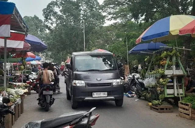 Pedagang Balik Lagi Jualan di Pinggir Kali, Pasar Sipon Bak Kembali ke "Wajah Asli"