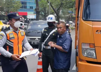 Langgar Jam Operasi, 44 Mobil Muatan Barang Terjaring Razia di Serpong