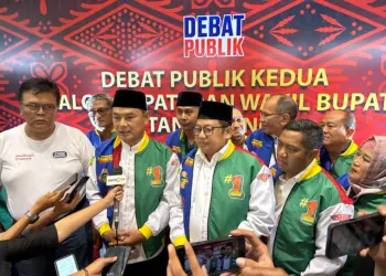 TEGAS DAN SOLUTIF: Pasangan Calon 
Bupati dan Wakil Bupati Tangerang nomor urut 1, Mad Romli-Irvansyah Asmat (MAVAN), usai mengikuti debat publik kedua yang digelar KPU Kabupaten Tangerang di salah satu stasiun televisi swasta, Jakarta, Minggu (10/11/2024) lalu. (DOK/SATELITNEWS)