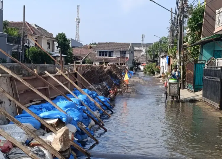 Bikin Banjir di Komplek Taman Mangu Indah, Warga Keluhkan Proyek Tanggul Kali