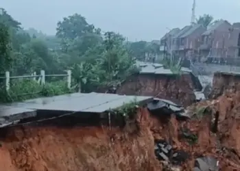 Longsor Dahsyat di Kabupaten Tangerang, Jalan Sampai Hancur