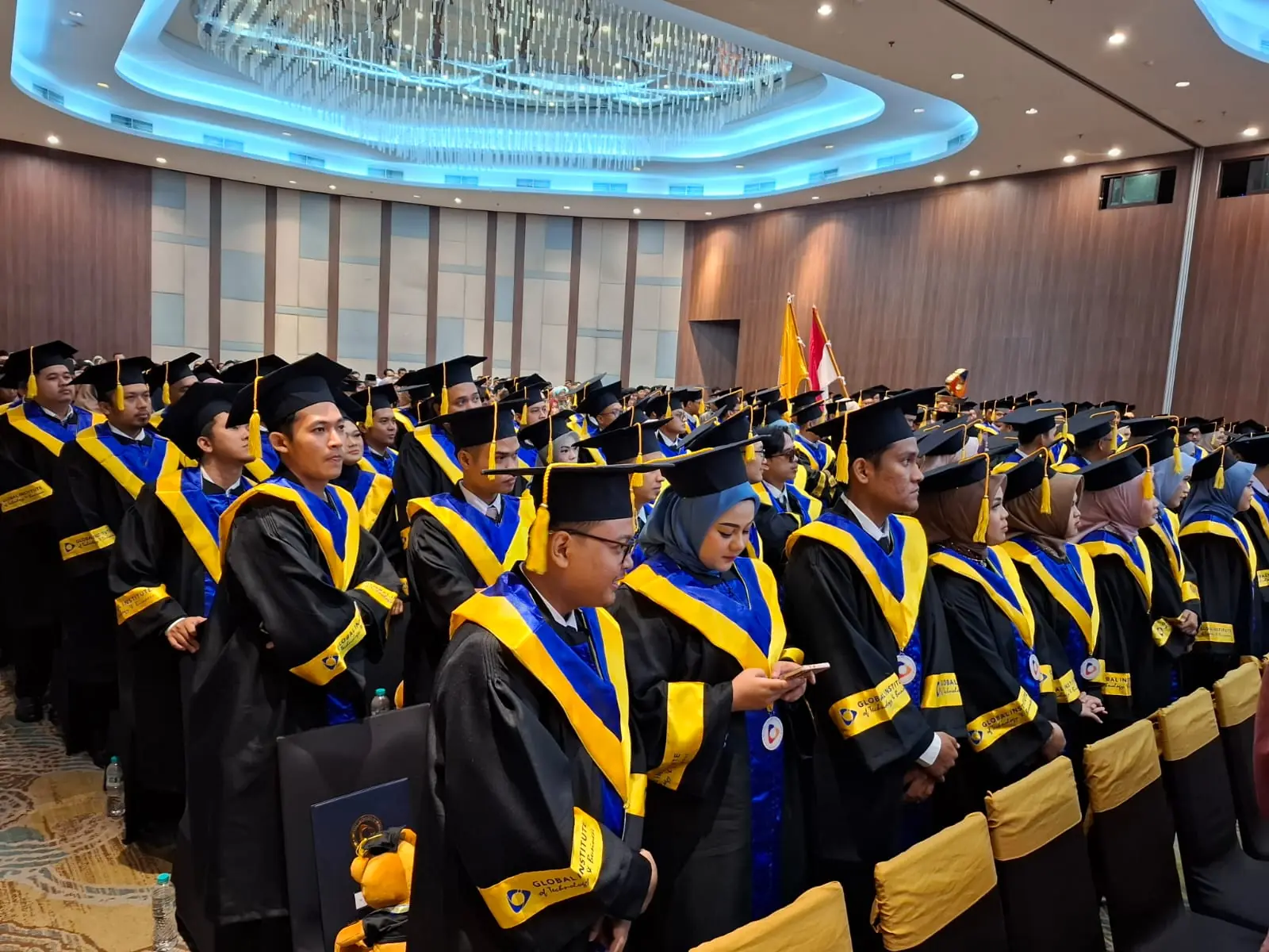 Ratusan Lulusan Global Institute Diwisuda