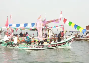 Budaya Larung meriahkan Festival Pesisir. (ISTIMEWA)