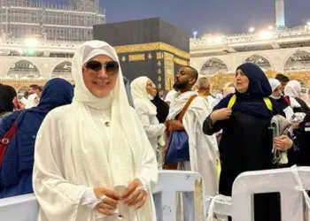 Kontroversi Isa Zega: MUI dan Netizen Kecam Aksi Transgender Umrah Pakai Hijab