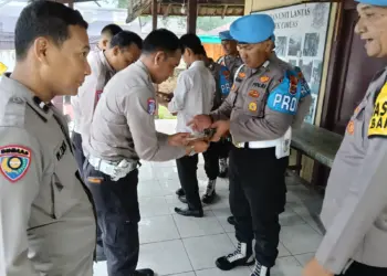 Sie Propam Polres Serang, periksa senpi dan penampilan anggota Polsek jajaran dalam rangka Gaktibplin. (ISTIMEWA)