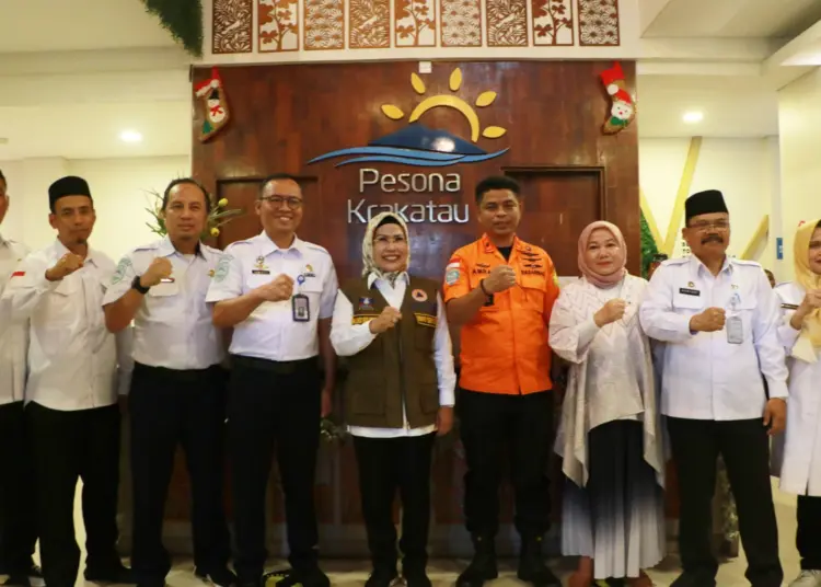 Ketua PHRI Kabupaten Serang, foto bersama sesaat usai menggelar rapat koordinasi, persiapan menyambut wisatawan saat libur Nataru, belum lama ini di hotel pesona Krakatau. (ISTIMEWA)