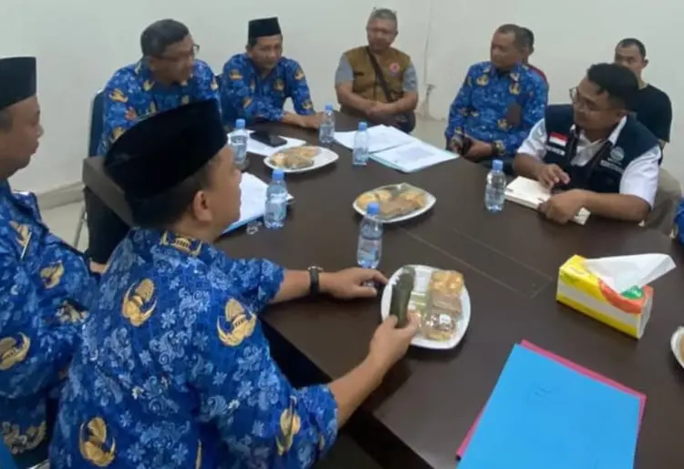 Pegawai di instansi terkait di lingkungan Pemkab Pandeglang, sedang Rakor terkait penanganan bencana. (ISTIMEWA)