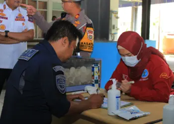 Jelang Nataru, Sopir dan Kernet Bus Dites Urine di Terminal Pondok Cabe