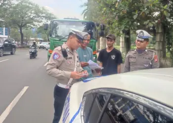 Langgar Jam Operasional, Truk Sumbu 3 Ditilang Satlantas Polres Tangsel