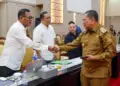 Pj Gubernur Banten A. Damenta (kanan), dalam suatu kegiatan pemerintahan. (ISTIMEWA)