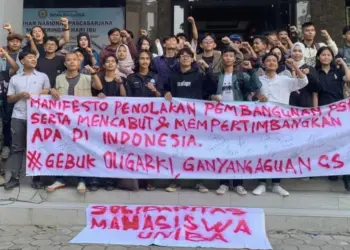 Sejumlah masyarakat dan mahasiswa yang tergabung Koalisi Rakyat Banten Utara Melawan (KARBALA), melakukan langkah kongkret untuk penolakan PIK 2. (ISTIMEWA)